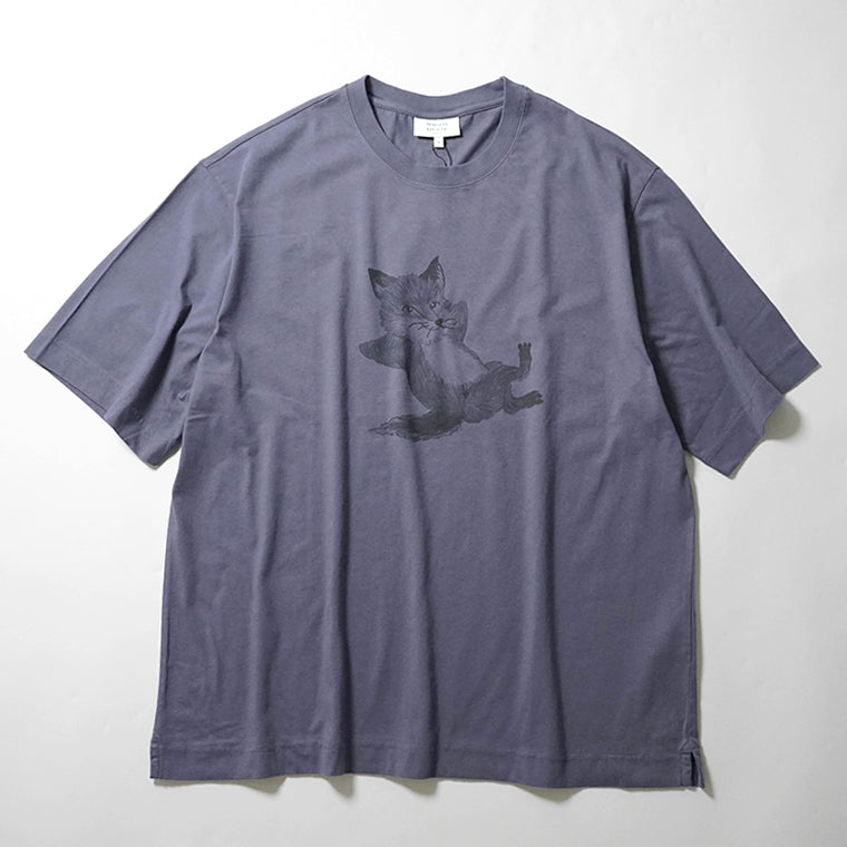 【SUMMER FINAL SALE】 MAISON KITSUNE メンズ Tシャツ CHILLAX PRINT OVERSIZE TEE SHIRT OM00108 KJ0008 FIG パープル 0120