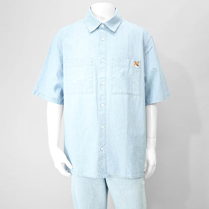 【SUMMER FINAL SALE】 MAISON KITSUNE メンズ 半袖シャツ RELAXED SHORT SLEEVE SHIRT OM00424 WC5006 INDIGO ライトブルー P470