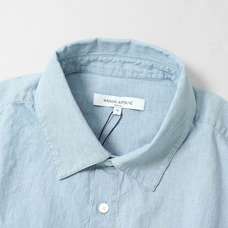【SUMMER FINAL SALE】 MAISON KITSUNE メンズ 半袖シャツ RELAXED SHORT SLEEVE SHIRT OM00424 WC5006 INDIGO ライトブルー P470