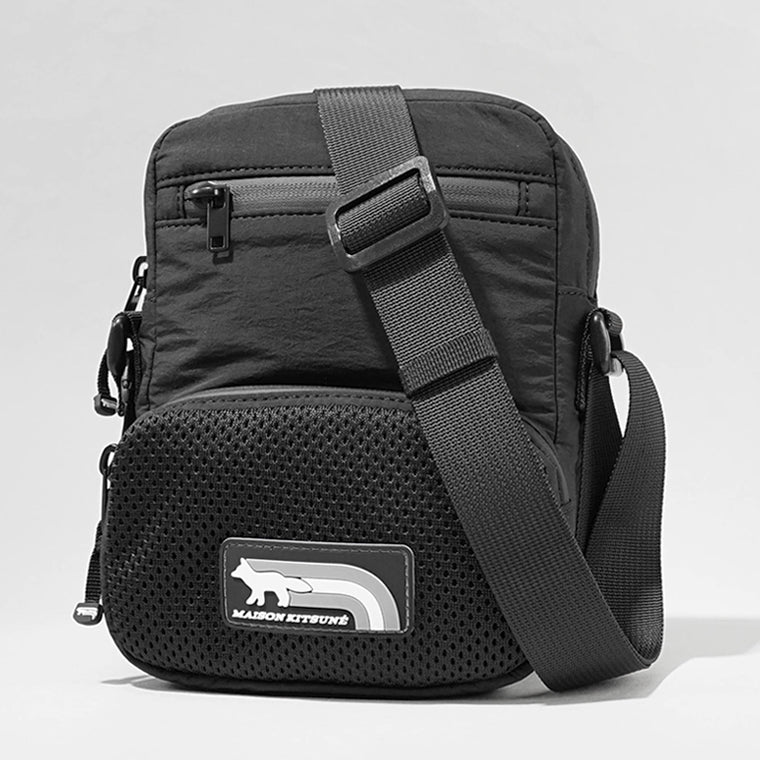 MAISON KITSUNE メンズ レディース ショルダーバッグ FLASH FOX CROSSBODY POUCH OM05174 WQ4034 BLACK ブラック P199