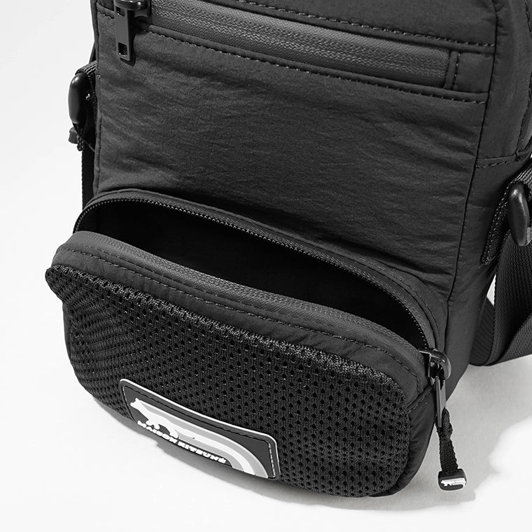 MAISON KITSUNE メンズ レディース ショルダーバッグ FLASH FOX CROSSBODY POUCH OM05174 WQ4034 BLACK ブラック P199