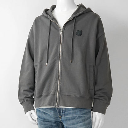 MAISON KITSUNE メンズ ジップアップパーカー FOX HEAD ZIPPED OVERSIZE HOODIE PM02138 KM0340 CHARCOAL チャコール P180