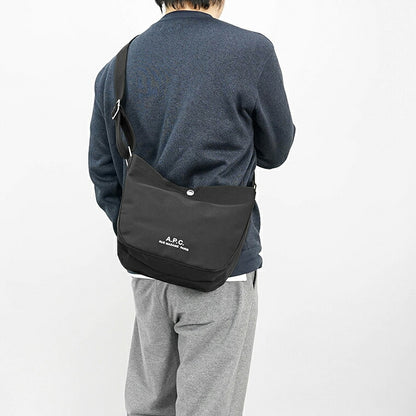 A.P.C. メンズ レディース ショルダーバッグ JOURNAL SMALL PSAKR M67010 2カラー