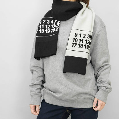 【2024AW CLEARANCE SALE】 MM6 Maison Margiela レディース メンズ Wフェイス マフラー NUMERIC SIGNATURE WOOL SCARF S52TE0055 M13050 ブラック 900J