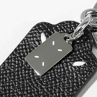 Maison Margiela メンズ レディース キーリング FOUR STITCHES TAG KEYRING SA2UA0014 P4745 2カラー
