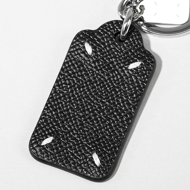 Maison Margiela メンズ レディース キーリング FOUR STITCHES TAG KEYRING SA2UA0014 P4745 ブラック T8013