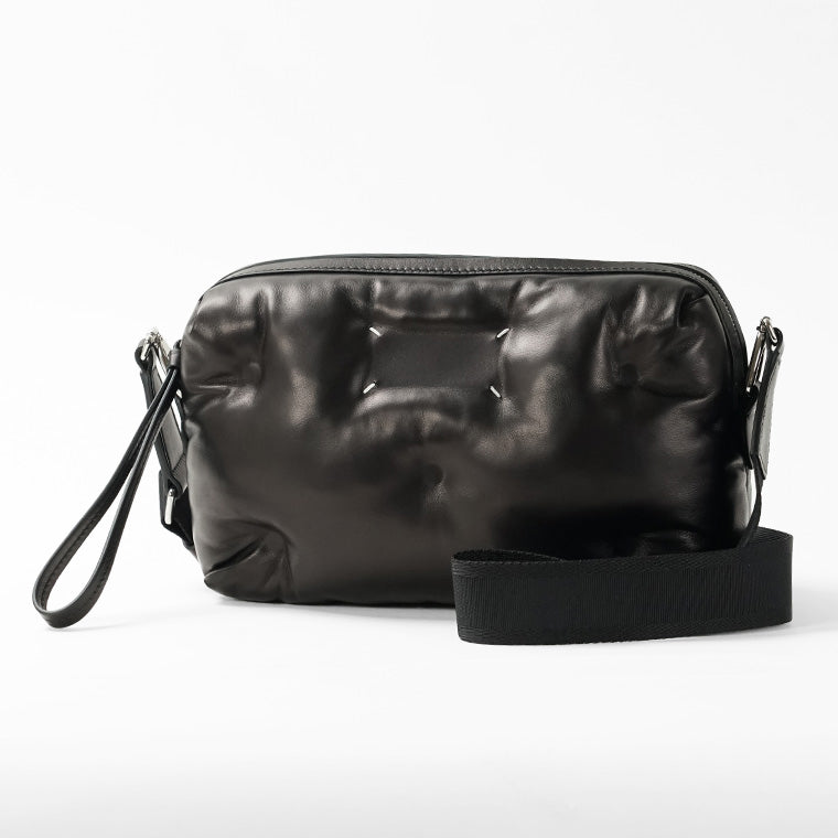 希少　Maison Margiela マルジェラ　エナメル　ボディバッグ　黒 メゾンマルジェラのエナメルクロスボディバッグとミニカメラバッグ