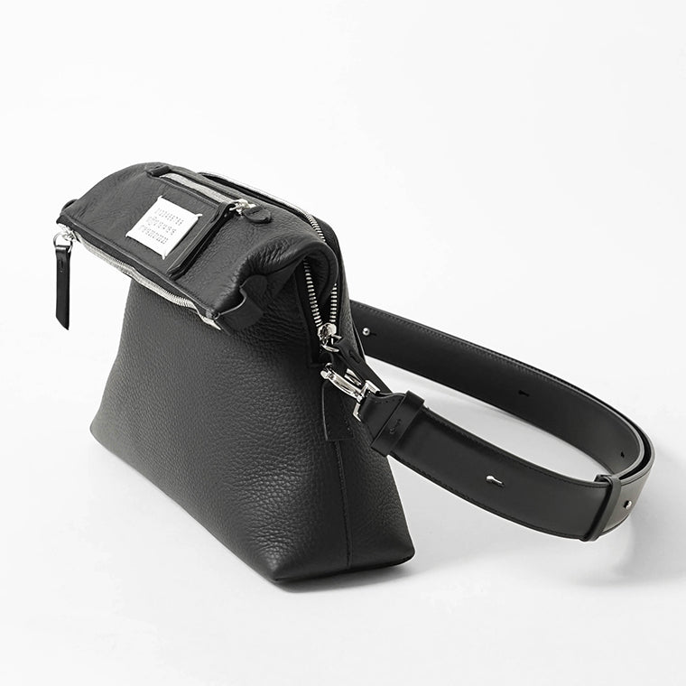 Maison Margiela メンズ レディース ショルダーバッグ 5AC LEATHER SHOULDER BAG SMALL SB1WG0003 P4746 ブラック T8013
