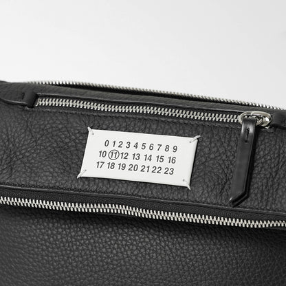 Maison Margiela メンズ レディース ショルダーバッグ 5AC LEATHER SHOULDER BAG SMALL SB1WG0003 P4746 ブラック T8013