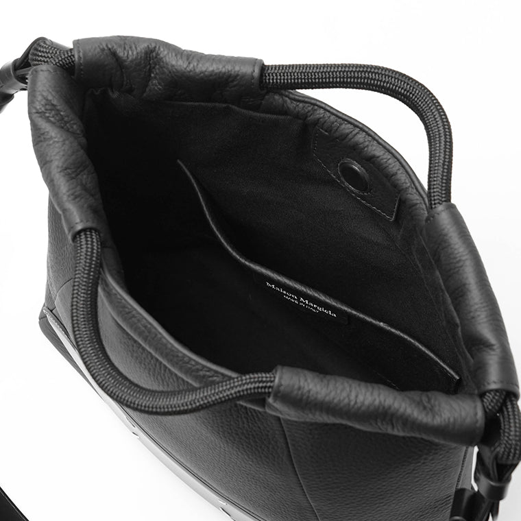 Maison Margiela レディース メンズ ショルダーバッグ 5AC SB1WG0044 P8836 ブラック T8013
