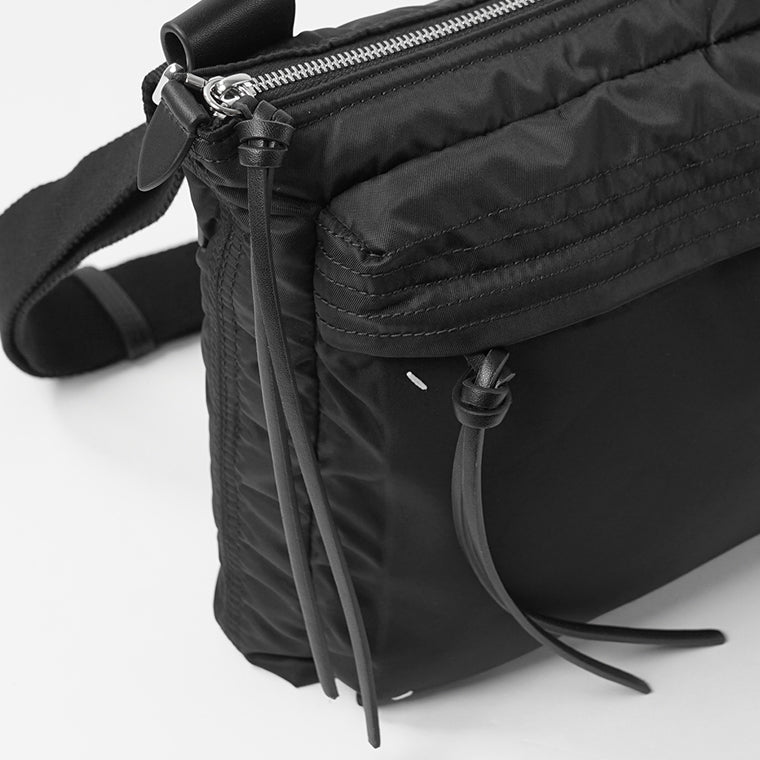 Maison Margiela メンズ レディース ショルダーバッグ ZIP COMPUTER BAG EAST WEST SB1WG0096 P9226 ブラック H0015