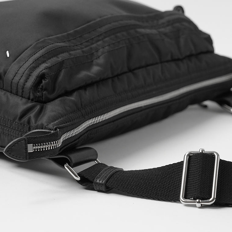 Maison Margiela メンズ レディース ショルダーバッグ ZIP COMPUTER BAG EAST WEST SB1WG0096 P9226 ブラック H0015