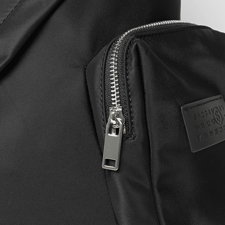 MM6 Maison Margiela レディース メンズ ワンショルダーバッグ NUMERIC SLING BACKPACK SB5WG0019 P8504 ブラック T8013