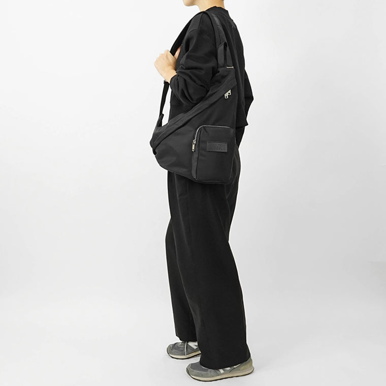 MM6 Maison Margiela レディース メンズ ワンショルダーバッグ NUMERIC SLING BACKPACK SB5WG0019 P8504 ブラック T8013