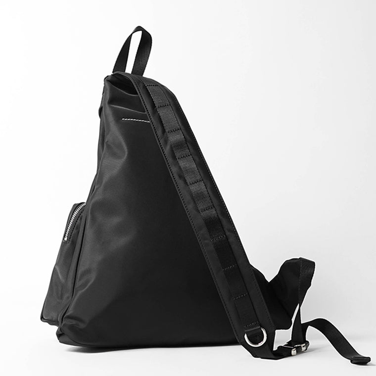 MM6 Maison Margiela レディース メンズ ワンショルダーバッグ NUMERIC SLING BACKPACK SB5WG0019 P8504 ブラック T8013