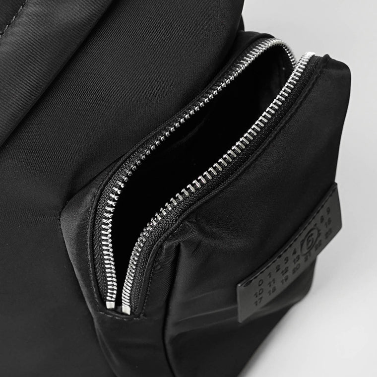 MM6 Maison Margiela レディース メンズ ワンショルダーバッグ NUMERIC SLING BACKPACK SB5WG0019 P8504 ブラック T8013
