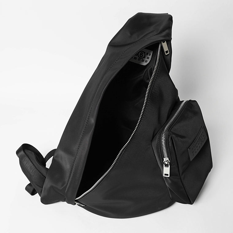 MM6 Maison Margiela レディース メンズ ワンショルダーバッグ NUMERIC SLING BACKPACK SB5WG0019 P8504 ブラック T8013