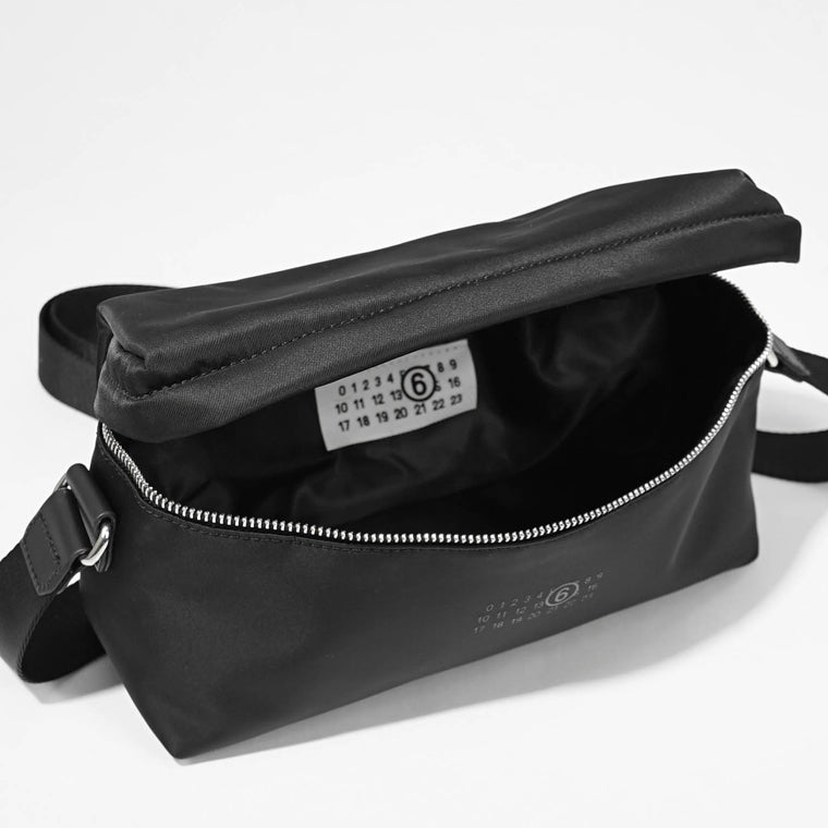 MM6 Maison Margiela レディース ショルダーバッグ NYLON CROSSBODY BAG SB5WG0023 P6416 ブラック T8013