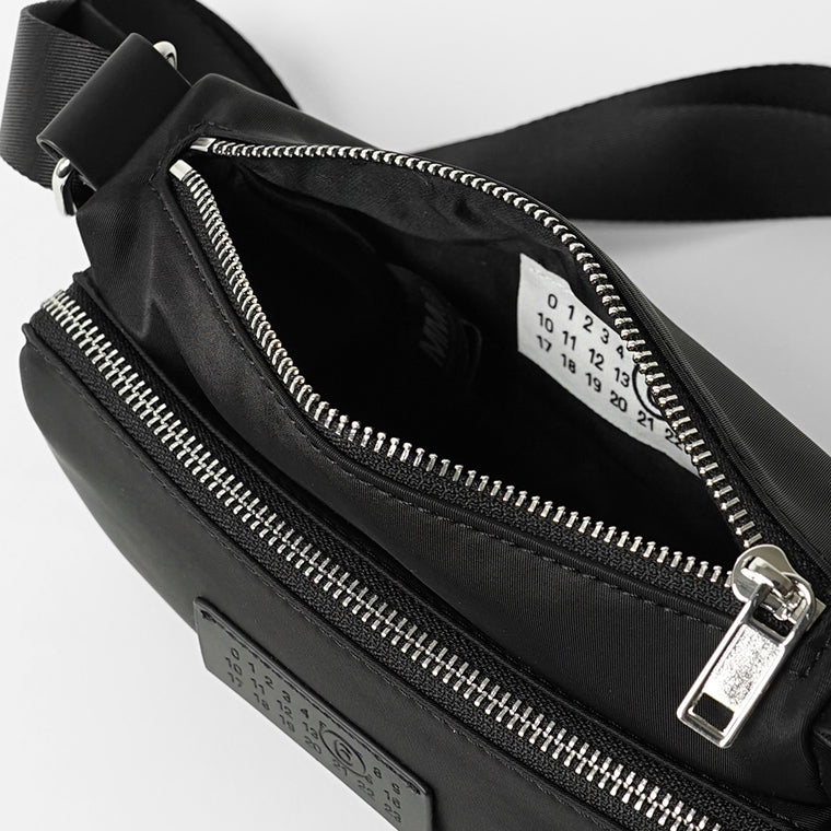 MM6 Maison Margiela レディース メンズ ショルダーバッグ SB5WG0023 P8504 BLACK ブラック T8013