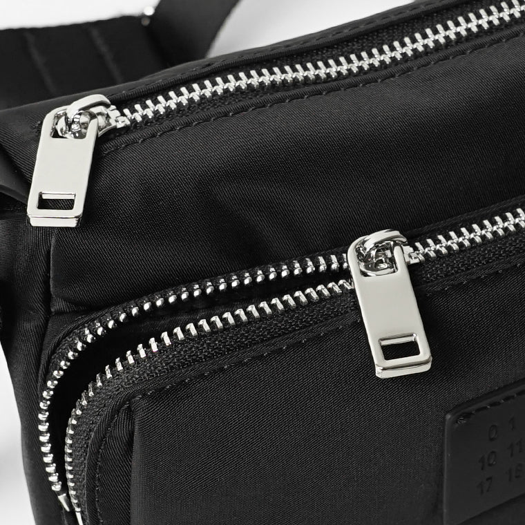 MM6 Maison Margiela レディース メンズ ショルダーバッグ SB5WG0023 P8504 BLACK ブラック T8013