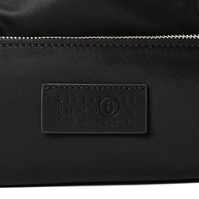 MM6 Maison Margiela レディース メンズ ショルダーバッグ SB5WG0023 P8504 BLACK ブラック T8013