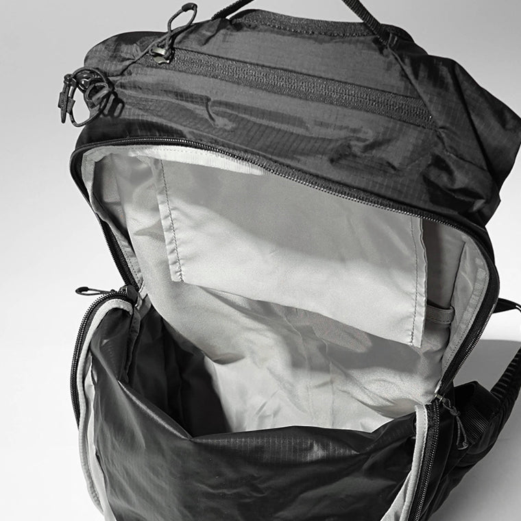 MM6 Maison Margiela レディース メンズ バックパック MM6×SALOMON XT 15 BACKPACK SB6WA0003 P5782 ブラック H9966
