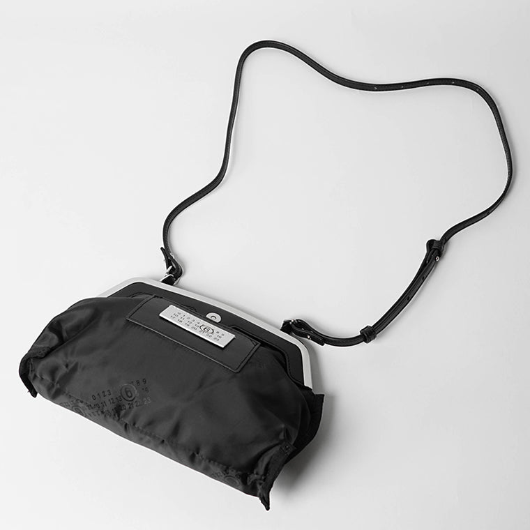 MM6 Maison Margiela レディース ショルダーバッグ REVERSE POCHETTE MINI SB6WF0008 P8503 BLACK BLACK ブラック HA751