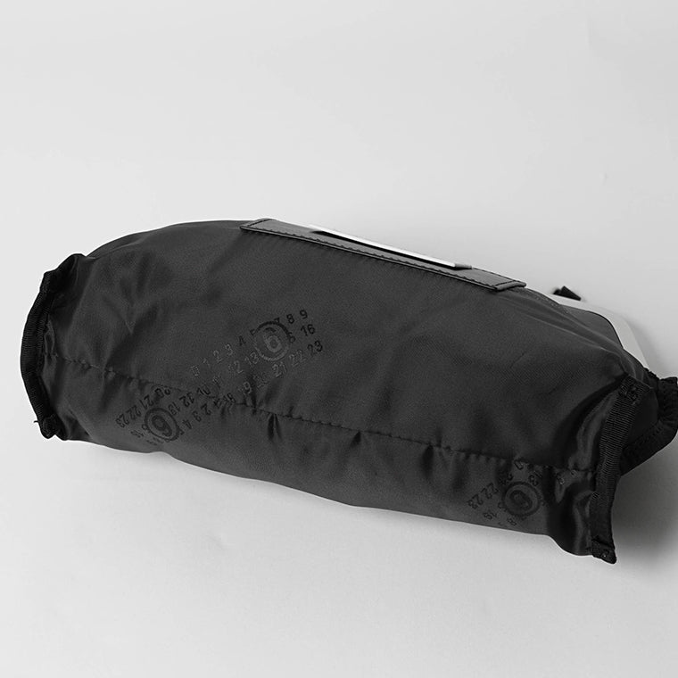 MM6 Maison Margiela レディース ショルダーバッグ REVERSE POCHETTE MINI SB6WF0008 P8503 BLACK BLACK ブラック HA751