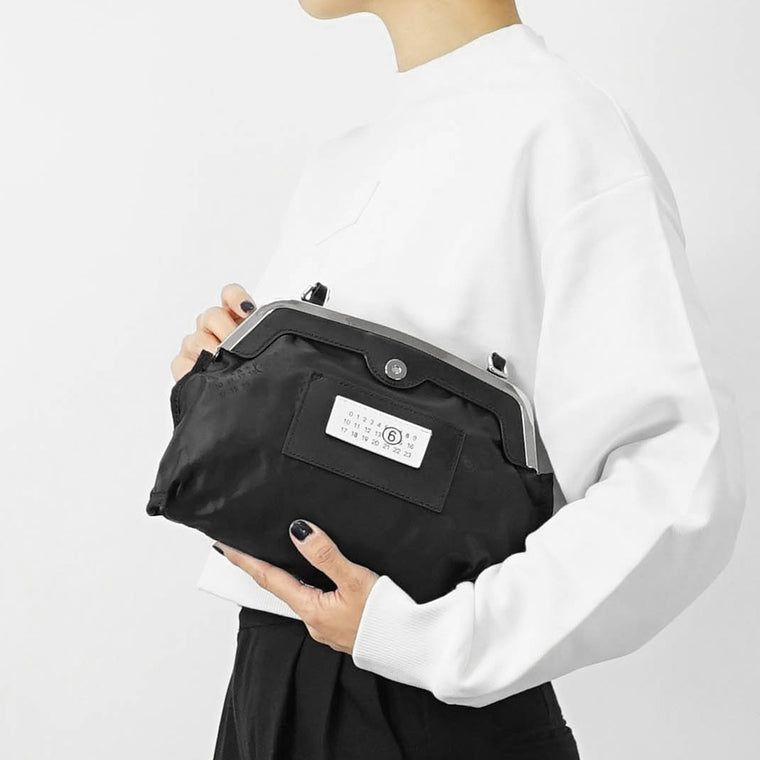 MM6 Maison Margiela レディース ショルダーバッグ REVERSE POCHETTE MINI SB6WF0008 P8503 BLACK BLACK ブラック HA751