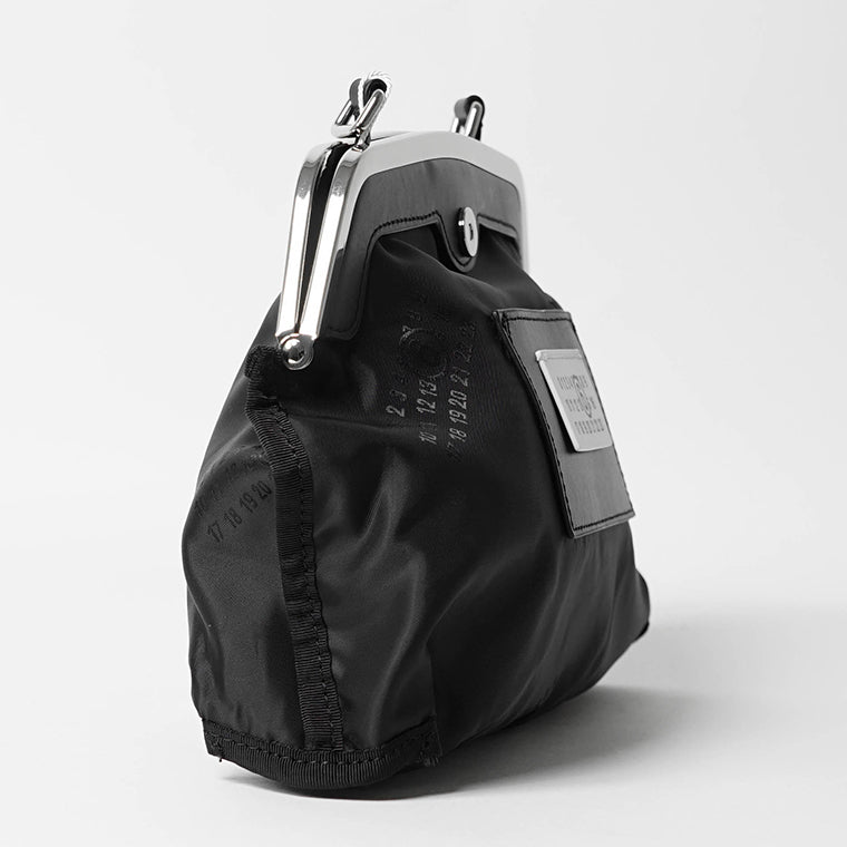 MM6 Maison Margiela レディース ショルダーバッグ REVERSE POCHETTE MINI SB6WF0008 P8503 BLACK BLACK ブラック HA751