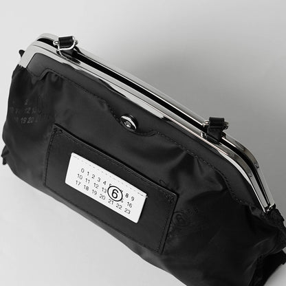 MM6 Maison Margiela レディース ショルダーバッグ REVERSE POCHETTE MINI SB6WF0008 P8503 BLACK BLACK ブラック HA751