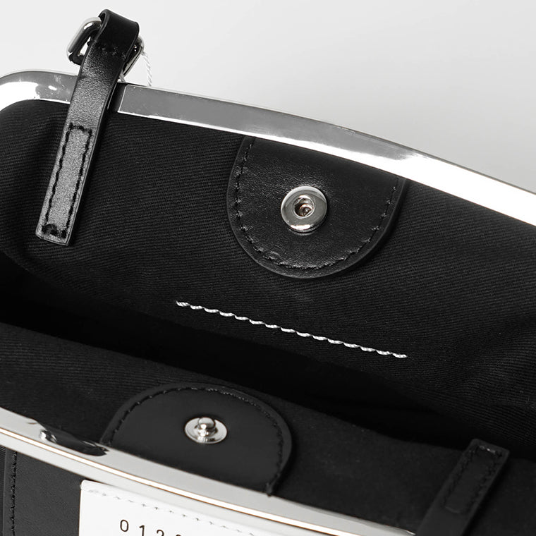 MM6 Maison Margiela レディース ショルダーバッグ REVERSE POCHETTE MINI SB6WF0008 P8503 BLACK BLACK ブラック HA751