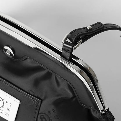 MM6 Maison Margiela レディース ショルダーバッグ REVERSE POCHETTE MINI SB6WF0008 P8503 BLACK BLACK ブラック HA751