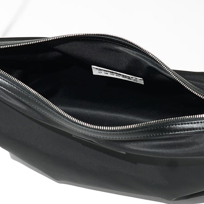 【SUMMER FINAL SALE】 MM6 Maison Margiela メンズ ショルダーバッグ NUMERIC NYLON CROSSBODY BAG SB6WG0024 P9062 BLACK ブラック T8013