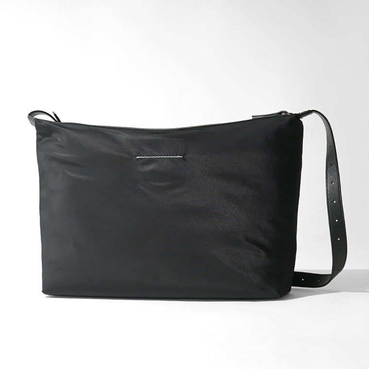 【SUMMER FINAL SALE】 MM6 Maison Margiela メンズ ショルダーバッグ NUMERIC NYLON CROSSBODY BAG SB6WG0024 P9062 BLACK ブラック T8013