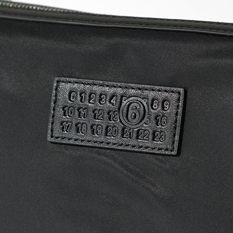 【SUMMER FINAL SALE】 MM6 Maison Margiela メンズ ショルダーバッグ NUMERIC NYLON CROSSBODY BAG SB6WG0024 P9062 BLACK ブラック T8013
