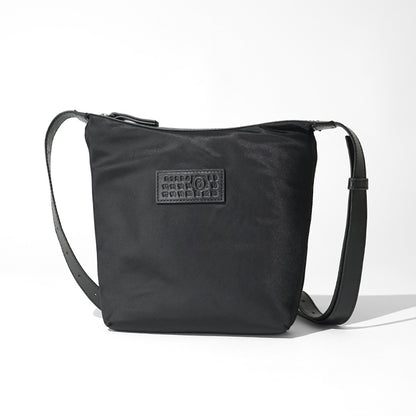 【SUMMER FINAL SALE】 MM6 Maison Margiela メンズ ショルダーバッグ NUMERIC NYLON VERTICAL CROSSBODY BAG SB6WG0026 P9062 BLACK ブラック T8013