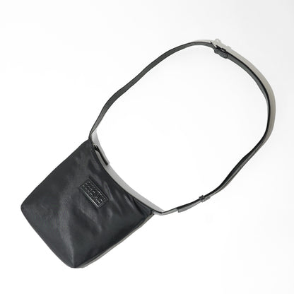 【SUMMER FINAL SALE】 MM6 Maison Margiela メンズ ショルダーバッグ NUMERIC NYLON VERTICAL CROSSBODY BAG SB6WG0026 P9062 BLACK ブラック T8013