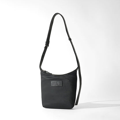 【SUMMER FINAL SALE】 MM6 Maison Margiela メンズ ショルダーバッグ NUMERIC NYLON VERTICAL CROSSBODY BAG SB6WG0026 P9062 BLACK ブラック T8013