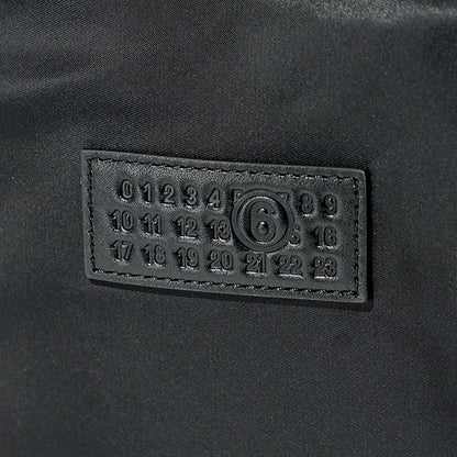 【SUMMER FINAL SALE】 MM6 Maison Margiela メンズ ショルダーバッグ NUMERIC NYLON VERTICAL CROSSBODY BAG SB6WG0026 P9062 BLACK ブラック T8013