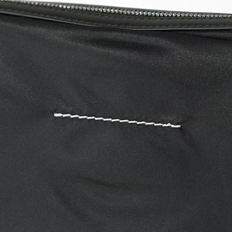 【SUMMER FINAL SALE】 MM6 Maison Margiela メンズ ショルダーバッグ NUMERIC NYLON VERTICAL CROSSBODY BAG SB6WG0026 P9062 BLACK ブラック T8013