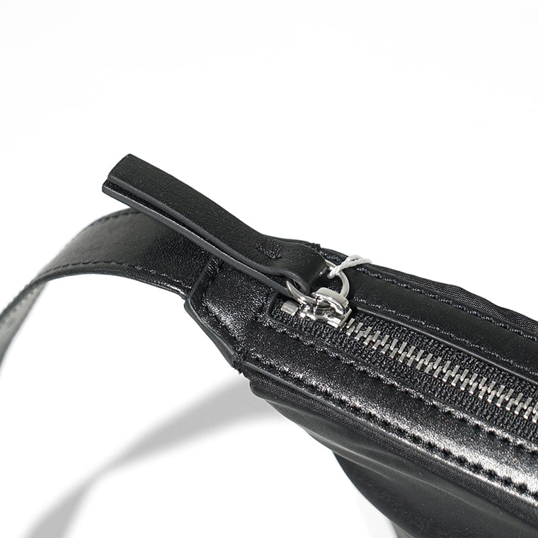 【SUMMER FINAL SALE】 MM6 Maison Margiela メンズ ショルダーバッグ NUMERIC NYLON VERTICAL CROSSBODY BAG SB6WG0026 P9062 BLACK ブラック T8013