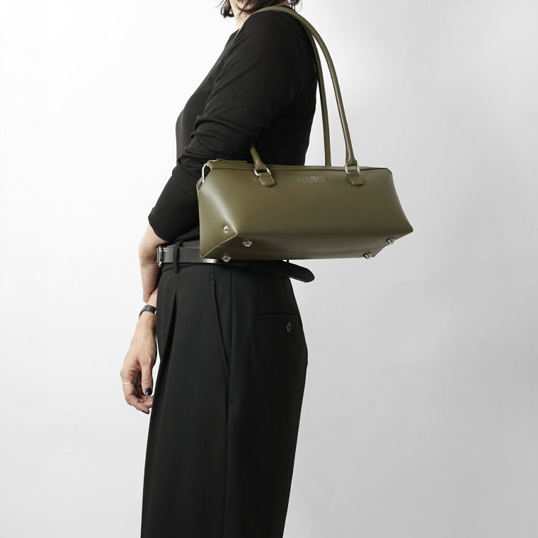 【SUMMER FINAL SALE】 MM6 Maison Margiela レディース バッグ BAULETTO SHOULDER BAG MEDIUM SB6ZH0040 P9061 2カラー