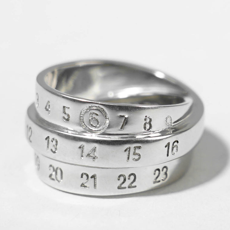 MM6 Maison Margiela メンズ リング TRIPLE LOGO NUMERIC SIGNATURE RING SM6UQ0073 P6627 シルバー 956