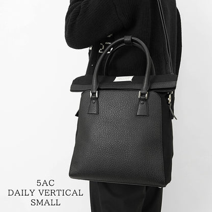 Maison Margiela メンズ レディース ショルダーバッグ 5AC DAILY VERTICAL SMALL SB1WA0013 P4348 ブラック T8013