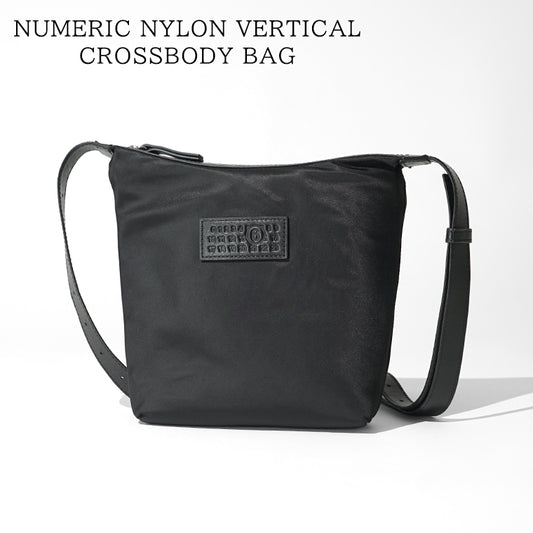 【SUMMER FINAL SALE】 MM6 Maison Margiela メンズ ショルダーバッグ NUMERIC NYLON VERTICAL CROSSBODY BAG SB6WG0026 P9062 BLACK ブラック T8013