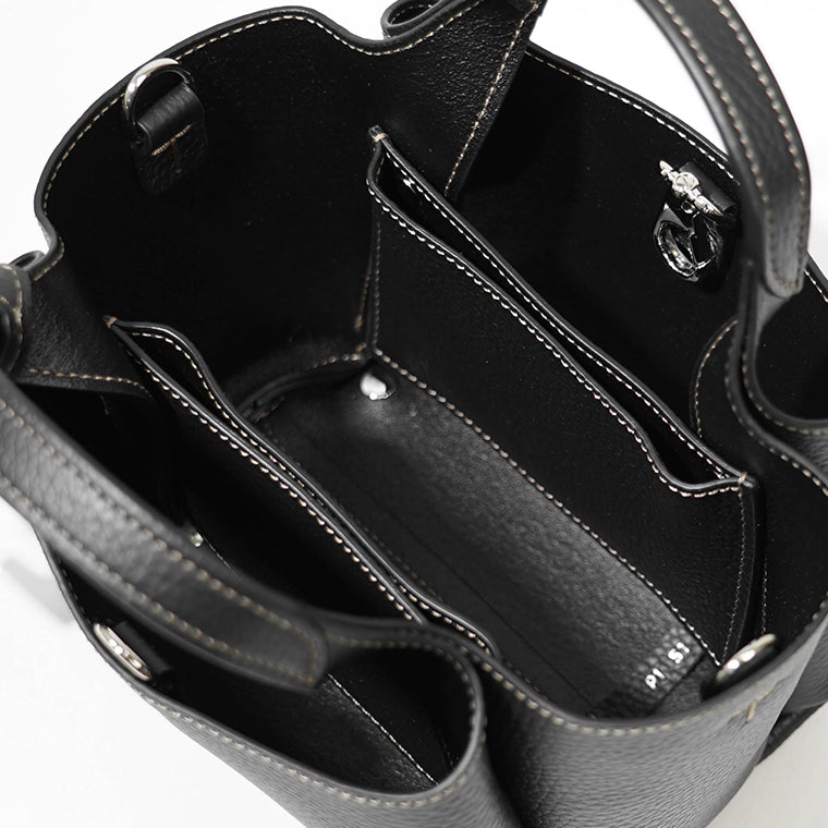極美品✨ TOD'S メッセンジャーバッグ ショルダーバッグ レザー ブラック トッズ TOD'S レディース ショルダーバッグ ブラック
