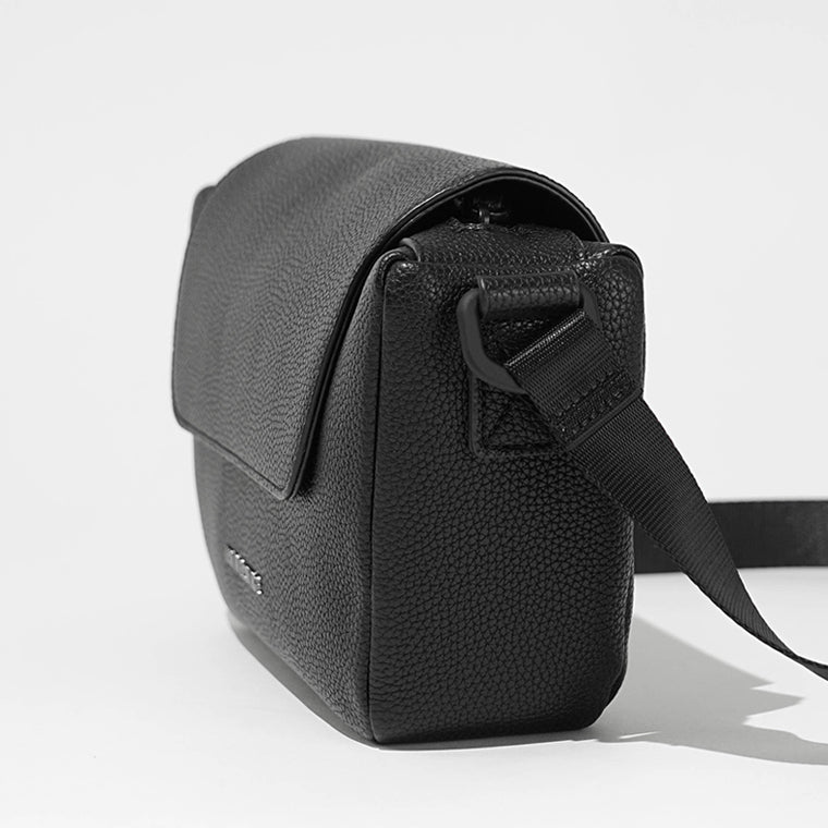 ARMANI EXCHANGE メンズ レディース ショルダーバッグ XM003164 AF26663 BLACK ブラック UC001